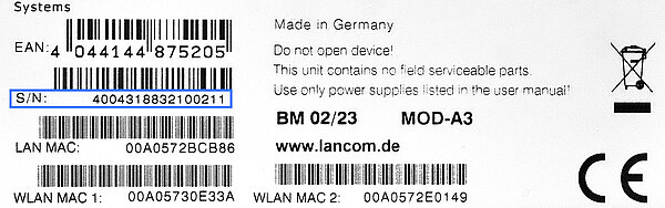 Label eines LANCOM Gerätes mit blauer Markierung der Seriennummer